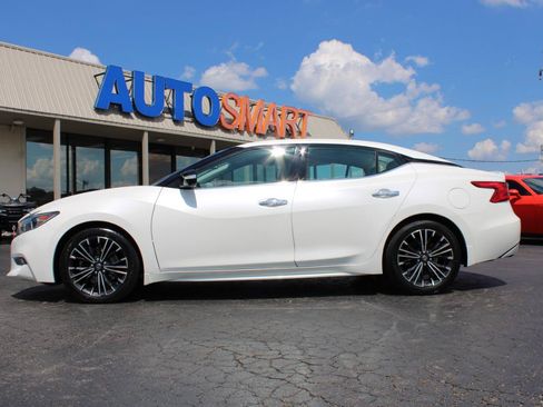 Used 2016 Nissan Maxima Platinum w/ Interior Lighting Package FWD image 11