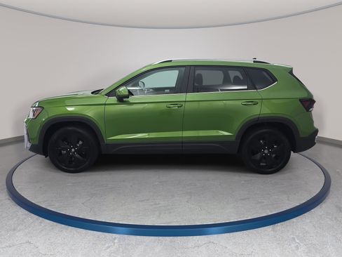New 2026 Volkswagen Taos SE FWD image 8