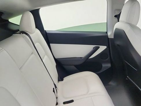 Used 2021 Tesla Model Y Long Range image 24