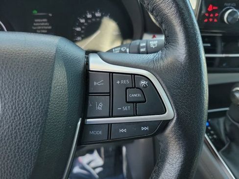 Used 2024 Toyota Sienna XLE FWD image 22