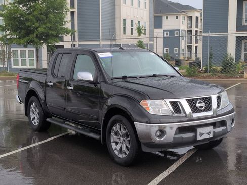 Used 2019 Nissan Frontier SL RWD image 2