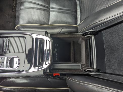 Used 2019 Jaguar XJ R-Sport image 25