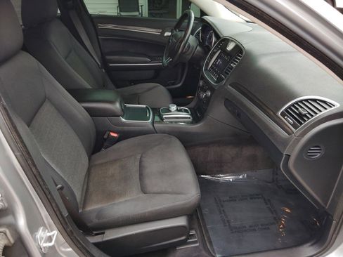 Used 2018 Chrysler 300 Touring w/ Driver Convenience Group image 30