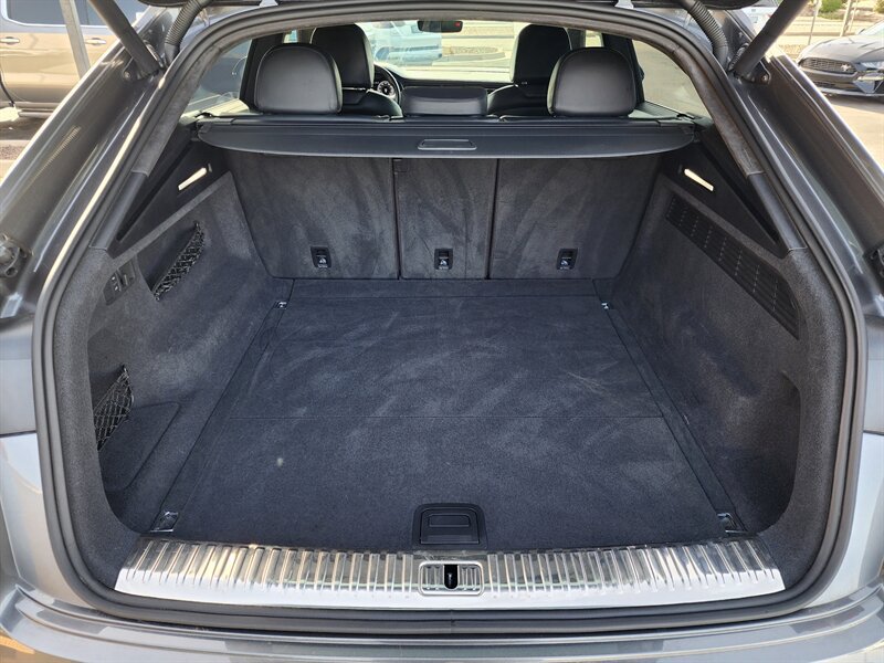 Used 2019 Audi Q8 Prestige w/ Luxury Package AWD/4WD image 16