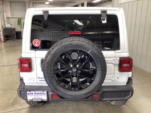 Used 2025 Jeep Wrangler Unlimited Sahara w/ Safety Group AWD/4WD image 4