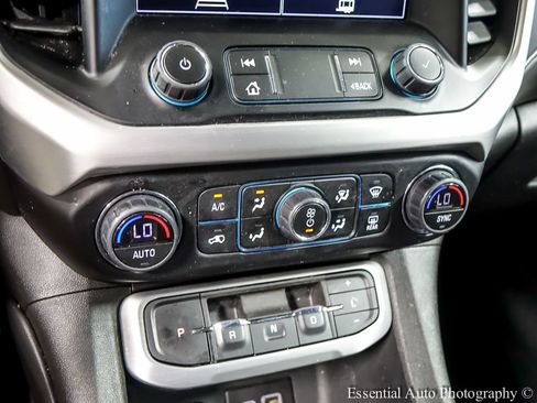Used 2023 GMC Acadia SLE w/ Driver Convenience Package FWD image 17