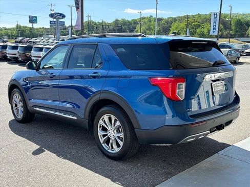 Used 2023 Ford Explorer XLT w/ Equipment Group 202A AWD/4WD image 2