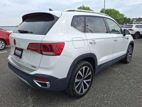 Used 2023 Volkswagen Taos SE w/ Panoramic Sunroof Package AWD/4WD image 6