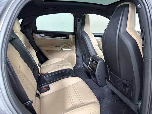 Certified 2024 Porsche Cayenne Coupe AWD/4WD image 24