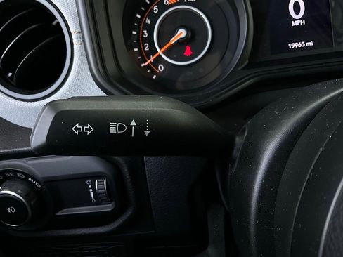 Used 2025 Jeep Wrangler Sport S image 34