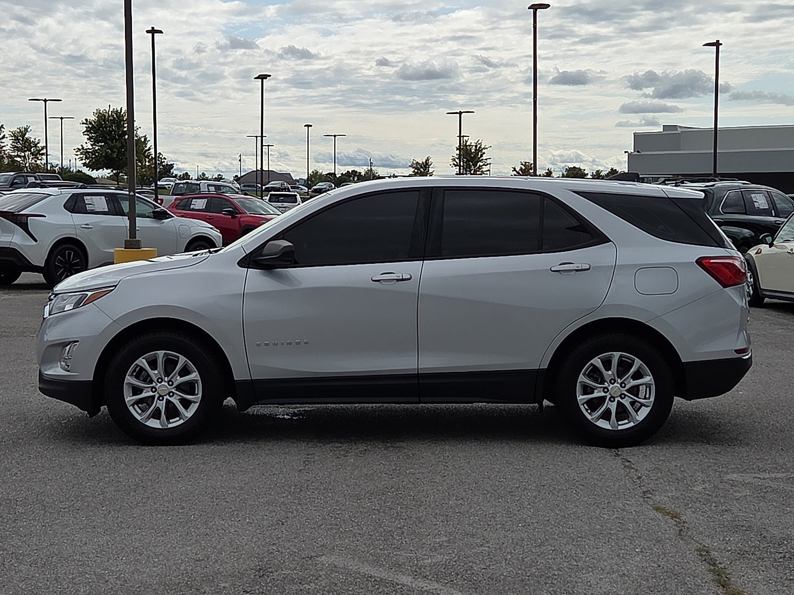 Used 2018 Chevrolet Equinox LS FWD image 3