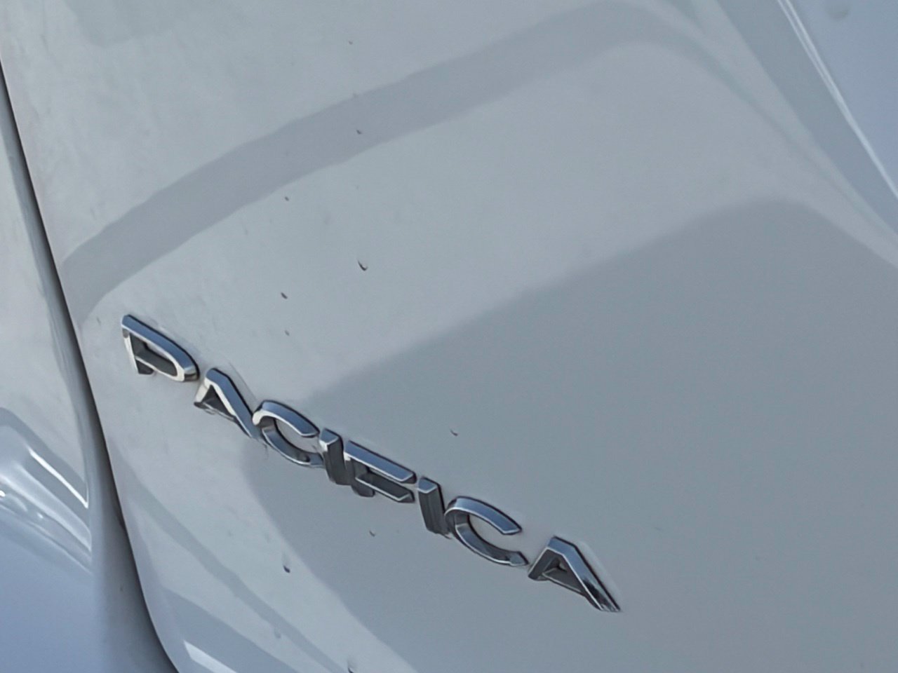 Used 2024 Chrysler Pacifica Limited FWD image 5