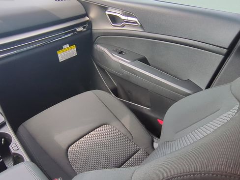 New 2026 Kia Sportage LX image 16