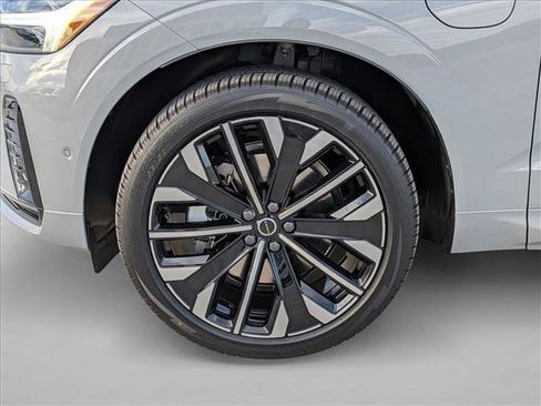 New 2026 Volvo XC60 T8 Ultra w/ Protection Package Premier image 11