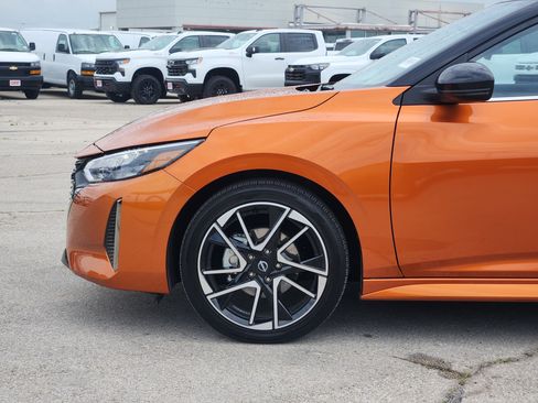 Used 2025 Nissan Sentra SR w/ Trunk Package FWD image 9