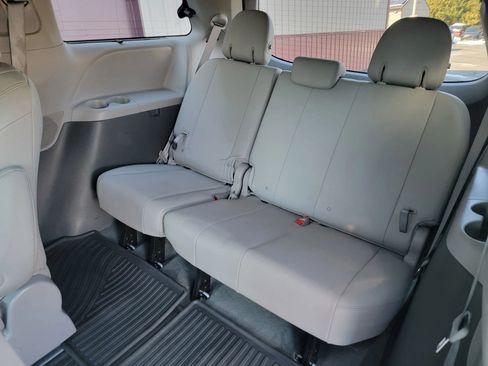 Used 2017 Toyota Sienna XLE w/ XLE Navigation Package image 15