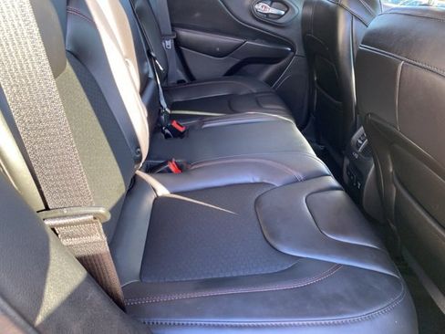 Used 2019 Jeep Cherokee Trailhawk w/ Cold Weather Group image 32