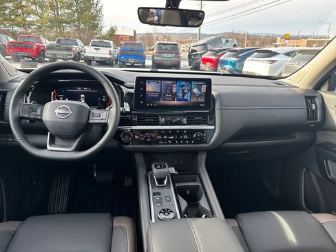 New 2026 Nissan Pathfinder Platinum image 13