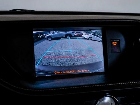 Used 2014 Lexus ES 300h w/ Luxury Package w/Bamboo Trim FWD image 22