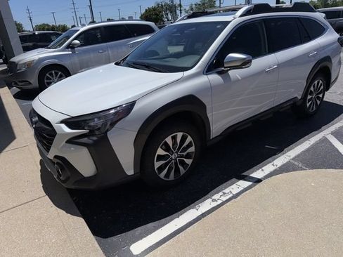 Used 2025 Subaru Outback Touring XT AWD/4WD image 2