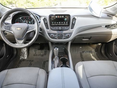 Used 2018 Chevrolet Malibu Premier w/ Premier Sun and Wheel Package FWD image 12