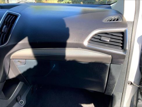 Used 2024 Ford Edge Titanium AWD/4WD image 16