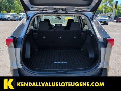 Used 2022 Toyota RAV4 LE AWD/4WD image 20