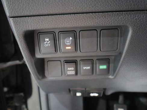 Used 2017 Nissan Rogue SV AWD/4WD image 30