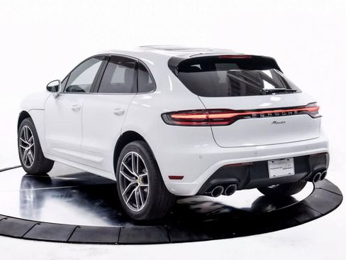 Certified 2025 Porsche Macan image 3