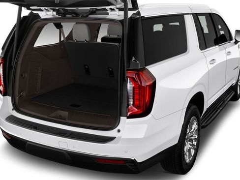 Used 2024 GMC Yukon AT4 w/ Technology Package image 7