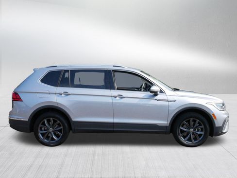 Certified 2024 Volkswagen Tiguan SE w/ Panoramic Sunroof Package AWD/4WD image 8