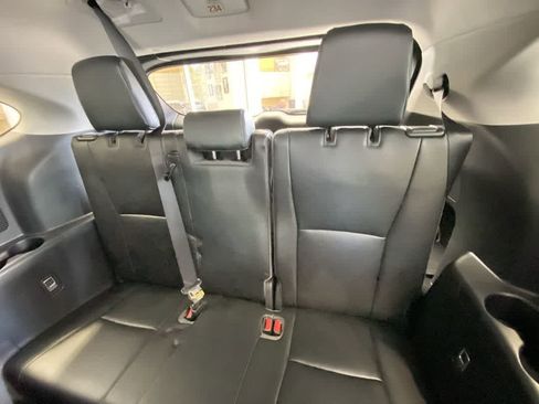 Used 2022 Toyota Highlander XLE AWD/4WD image 26