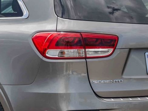 Used 2017 Kia Sorento SX image 7