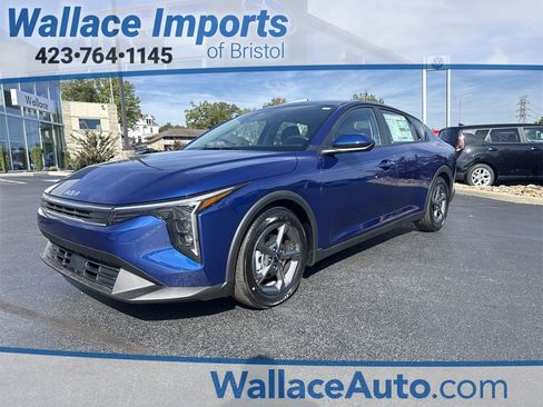 New 2025 Kia K4 LXS image 1