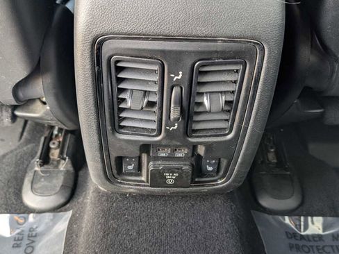 Used 2019 Jeep Grand Cherokee Limited w/ Luxury Group II image 30