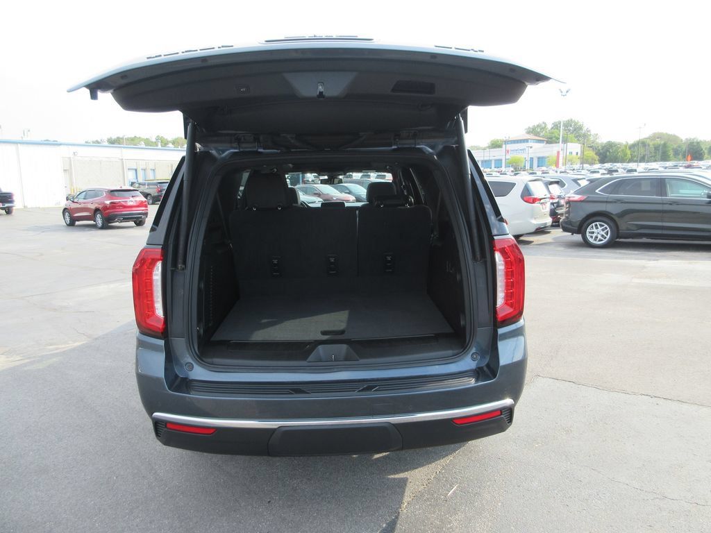 Certified 2021 GMC Yukon XL SLT w/ SLT Premium Package AWD/4WD image 8