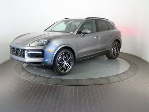 Certified 2025 Porsche Cayenne AWD/4WD image 1