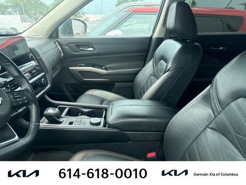Used 2023 Nissan Pathfinder Platinum AWD/4WD image 9