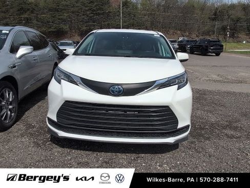 Used 2022 Toyota Sienna LE AWD/4WD image 12