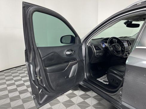 Used 2019 Jeep Cherokee Limited AWD/4WD image 14