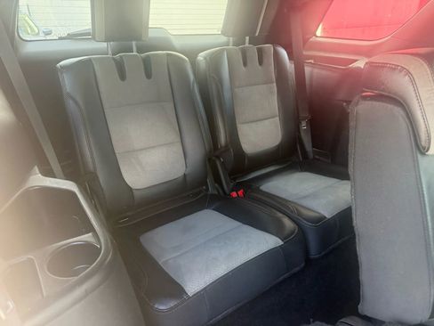 Used 2017 Ford Explorer XLT w/ Equipment Group 202A image 30