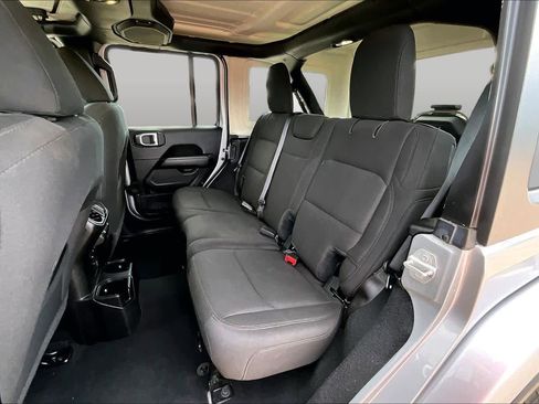 Used 2020 Jeep Wrangler Unlimited Sahara AWD/4WD image 19