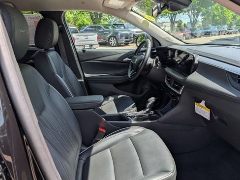 Used 2025 Buick Encore GX Avenir w/ Avenir Convenience Package AWD/4WD image 18