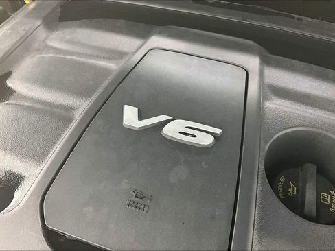 Used 2017 Jeep Grand Cherokee Overland w/ Jeep Active Safety Group image 41