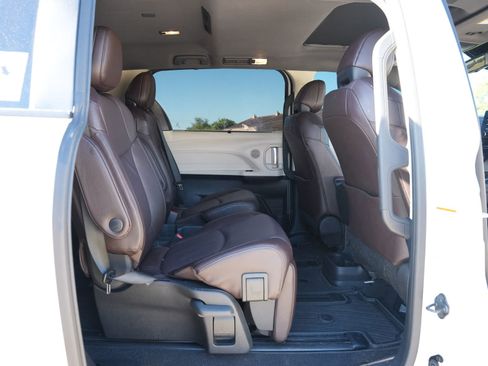 Used 2024 Toyota Sienna Platinum image 24