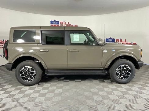 New 2025 Ford Bronco Outer Banks image 2