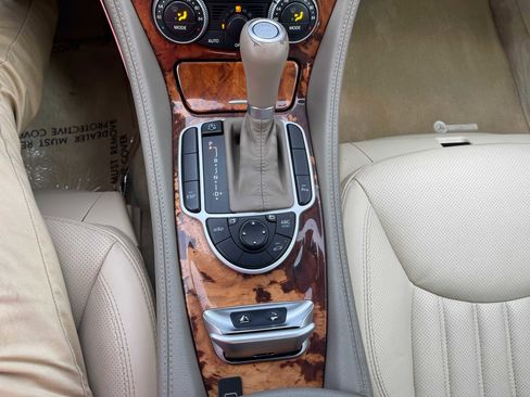 Used 2011 Mercedes-Benz SL 550 image 27