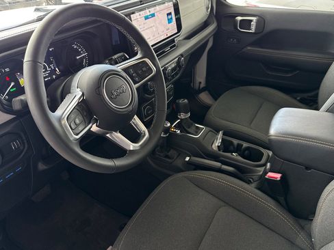 Used 2025 Jeep Wrangler Unlimited Sahara w/ Safety Group image 11