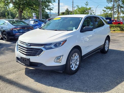 Used 2021 Chevrolet Equinox LS w/ LS Convenience Package AWD/4WD image 3