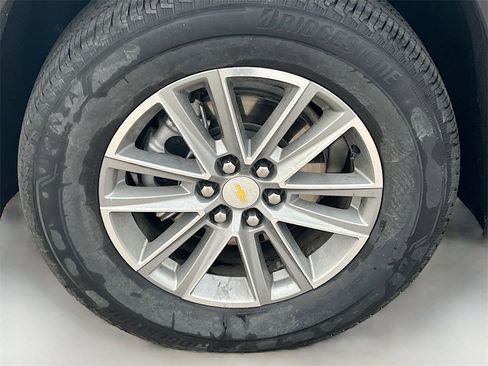 Used 2022 Chevrolet Traverse LT image 28